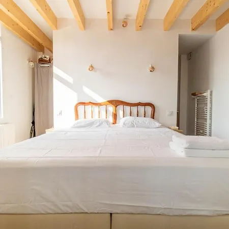 La Charmante Albertine Proche Port