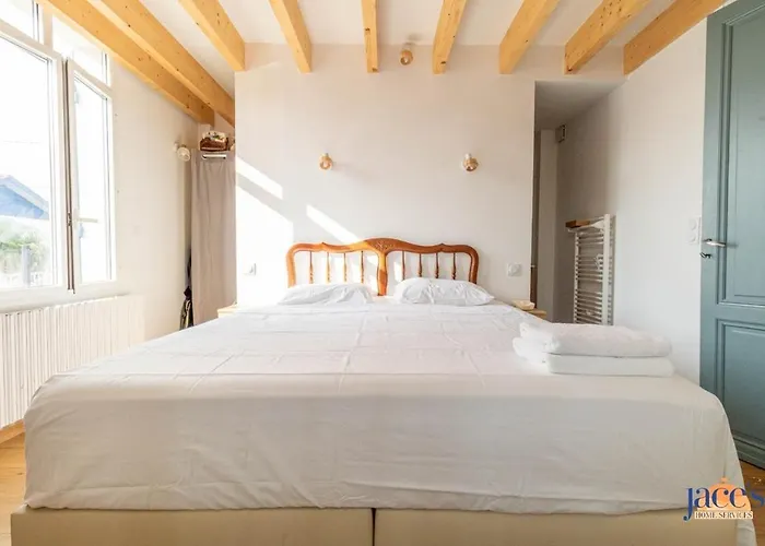 La Charmante Albertine Proche Port